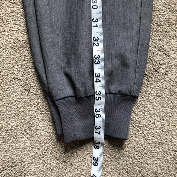 Figs bundle in graphite includes 3 Zamora joggers and 2 Rafaela oversized tops - Picture 6 of 10